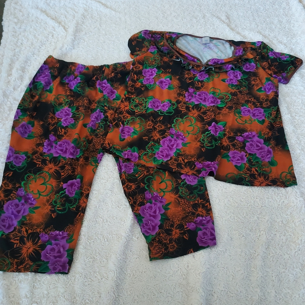 Floral Two-Piece Capri Loungewear Set Purple & Orange Print Comfy Relaxed Fit